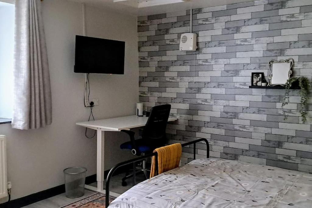 The Bolthole Apartment Nailsworth Bagian luar foto